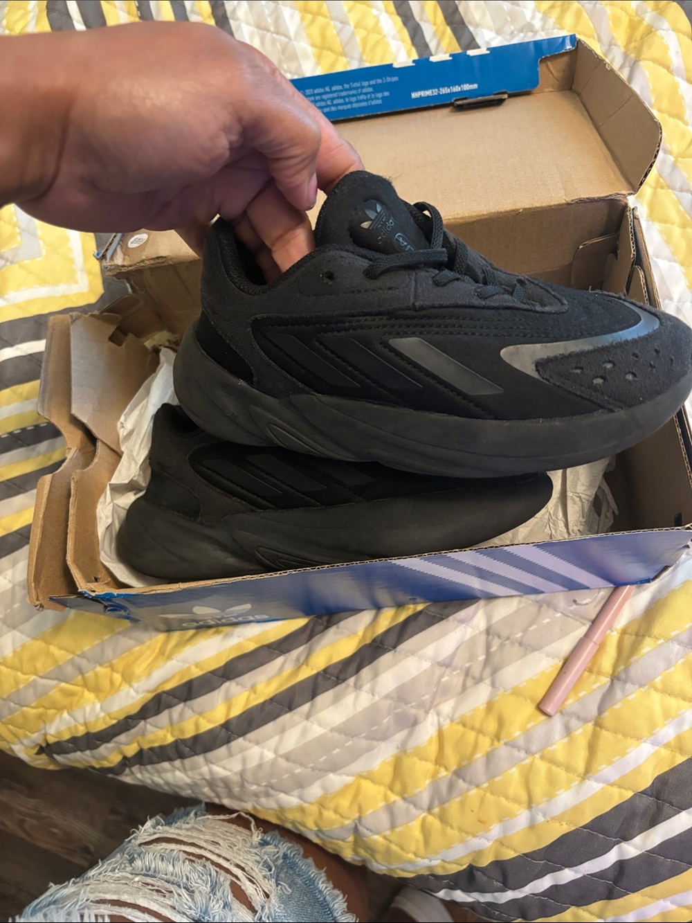 adidas kids Black Low-Top Athletic Sneakers